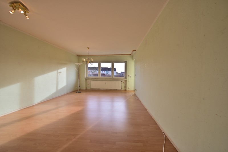 Wohnzimmer mit Balkon