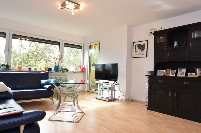 Wohnzimmer mit Balkon