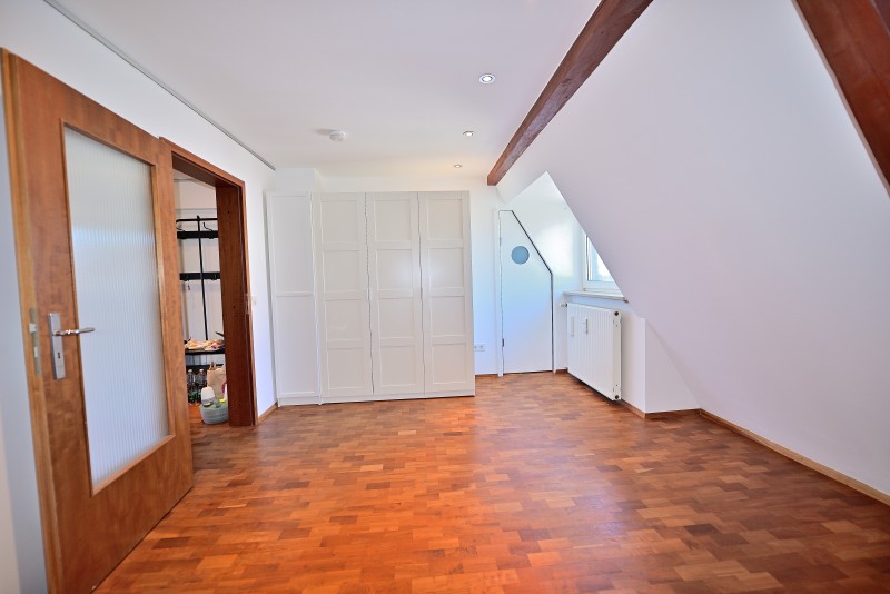 Schlafzimmer mit Ankleide
